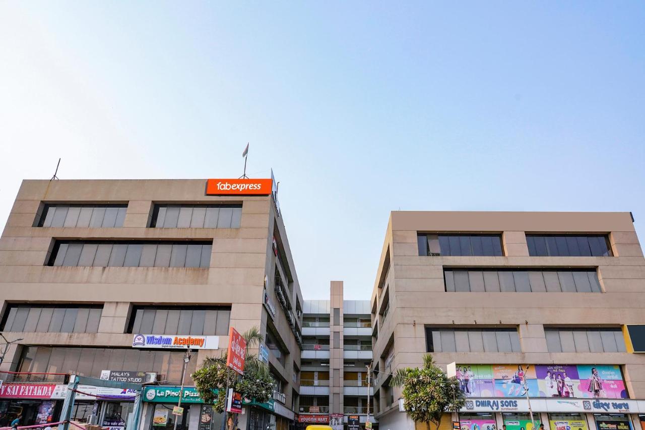 Fabexpress Blue Stone Hotel Surat Ngoại thất bức ảnh